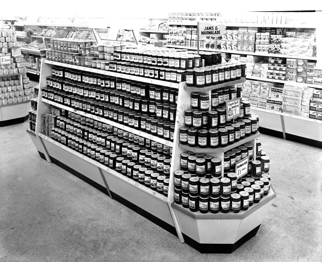 Alejka z dżemem i marmoladą, sklep Woolworths, 1956 autorstwa English Photographer