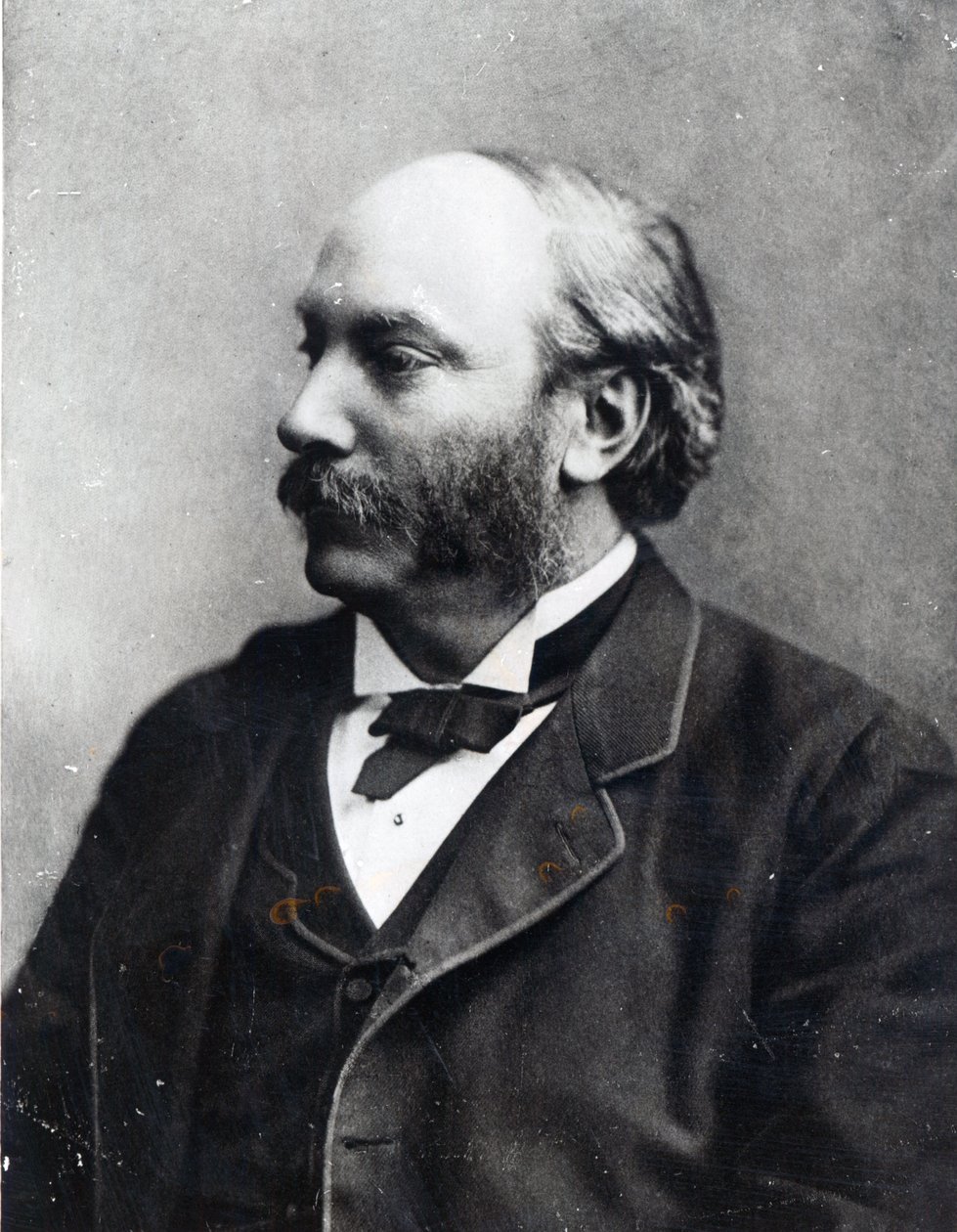 John William Strutt, 3. baron Rayleigh autorstwa English Photographer