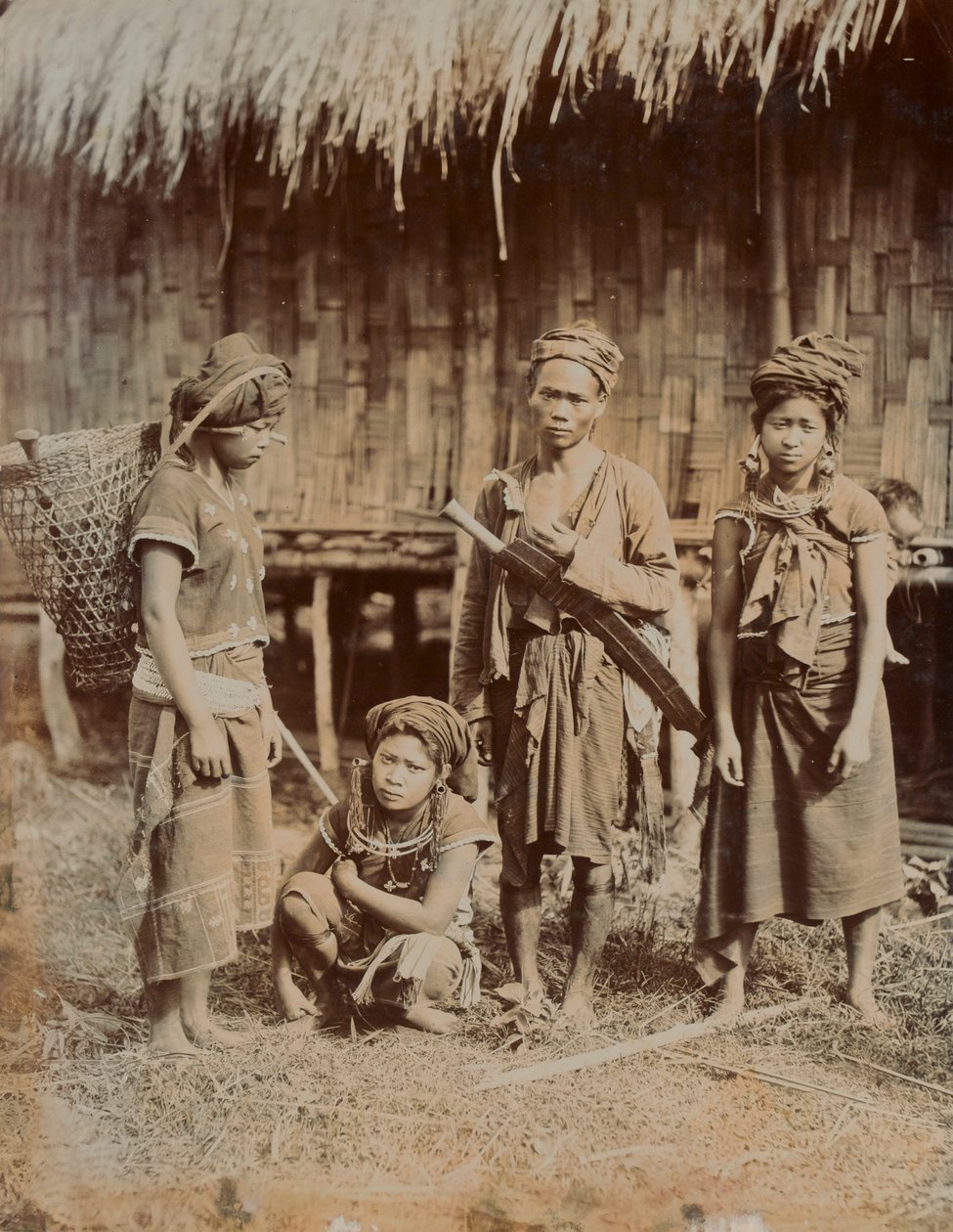 Kanon, dżentelmen i trzy damy, 1905 autorstwa English Photographer