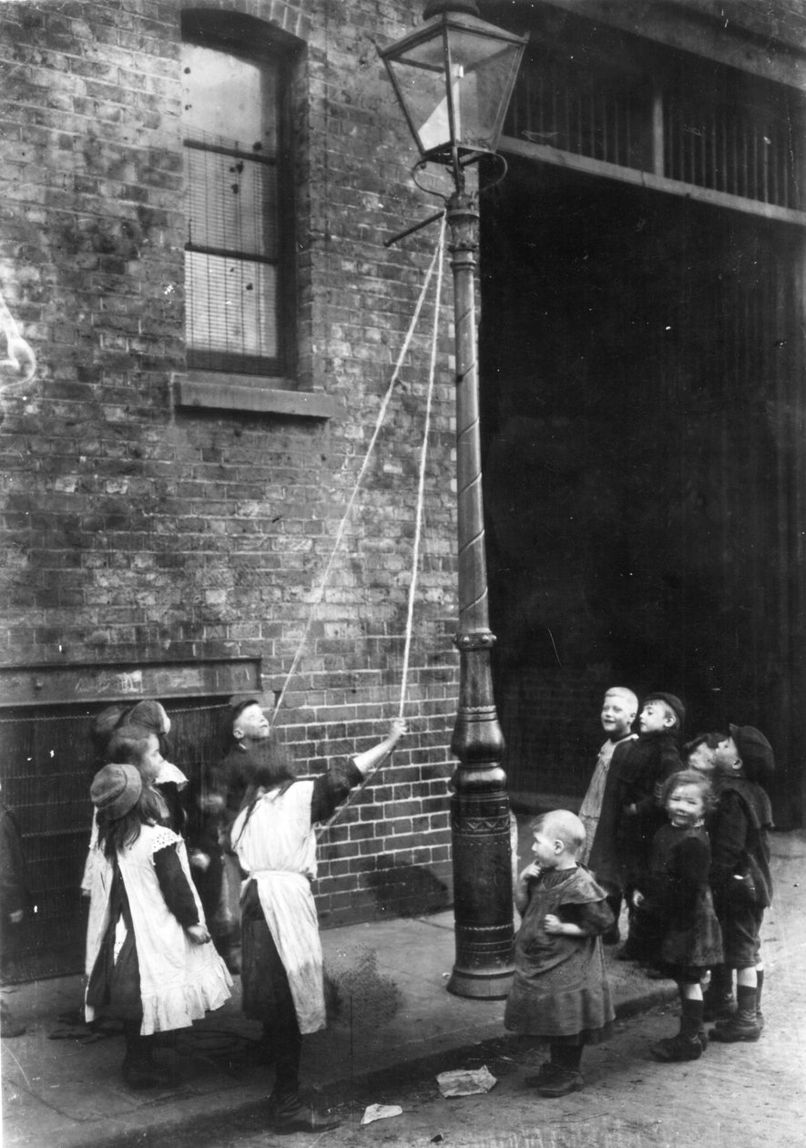 Londyńskie slumsy, ok.1900 autorstwa English Photographer