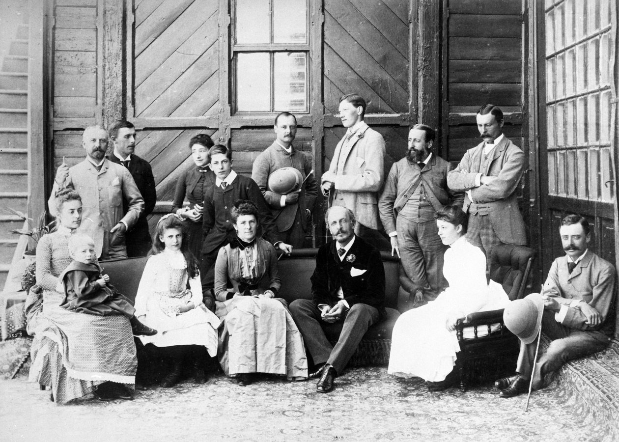 Lord i Lady Dufferin i Grupa w Loży Wicekrólewskiej, Shimla, ok. 1884-88 autorstwa English Photographer
