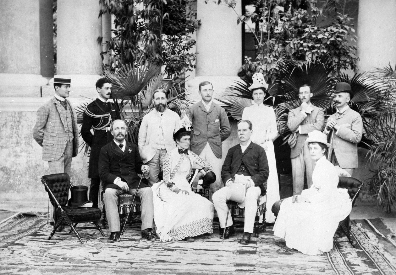 Lord i Lady Dufferin i Grupa w Loży Wicekrólewskiej, Shimla, ok. 1884-88 autorstwa English Photographer