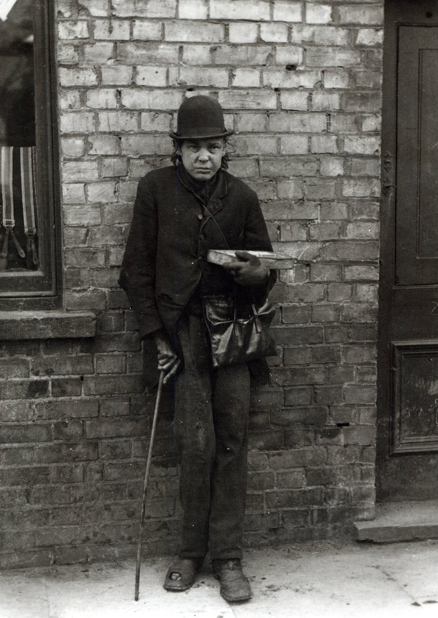 Sprzedający zapałki. ok. 1900 autorstwa English Photographer