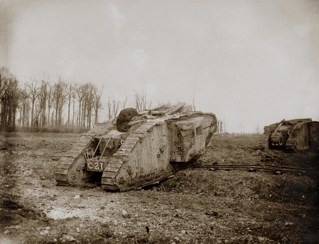 Czołgi Mk II wchodzące do akcji pod Arras, 1917 autorstwa English Photographer