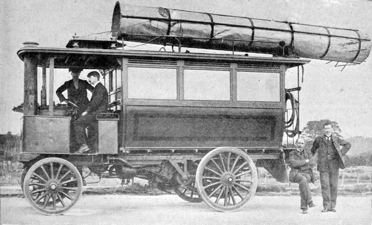 Mr Marconis Motor Car, wyposażony w lejek do nadawania i odbierania telegramów bezprzewodowych, ilustracja z Króla, 25 maja 1901 autorstwa English Photographer