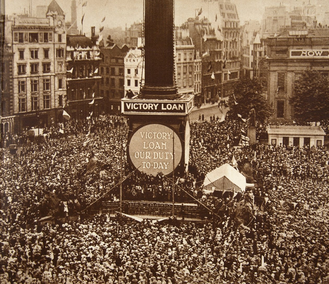 Sylwester, Trafalgar Square, 1919 Pożyczka Zwycięstwa była emisją obligacji na pokrycie kosztów I wojny światowej; Zebrał milion w trzy dni; Łącznie zebrano milion; 700 autorstwa English Photographer
