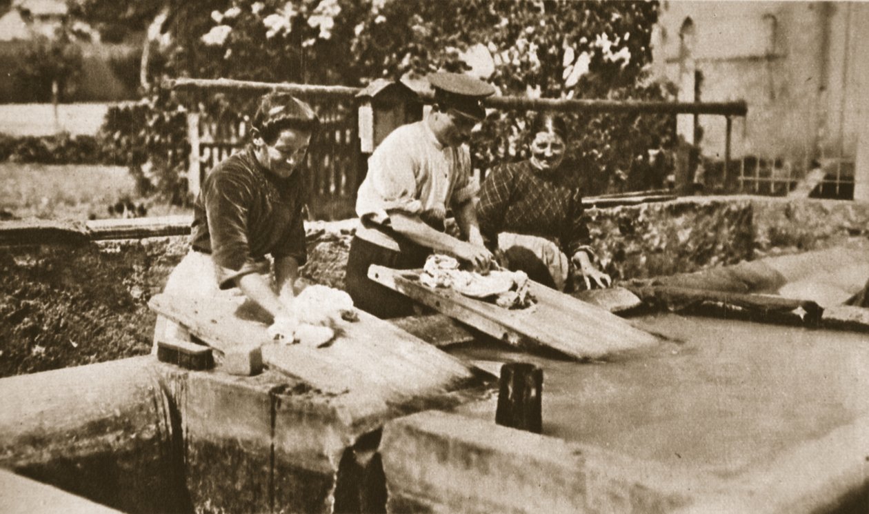 Nasi wymienieni więźniowie z Niemiec przeniesieni do Szwajcarii: w Chateau dOex, z The Illustrated War News, 21 czerwca 1916 (zdjęcie w sepii) autorstwa English Photographer