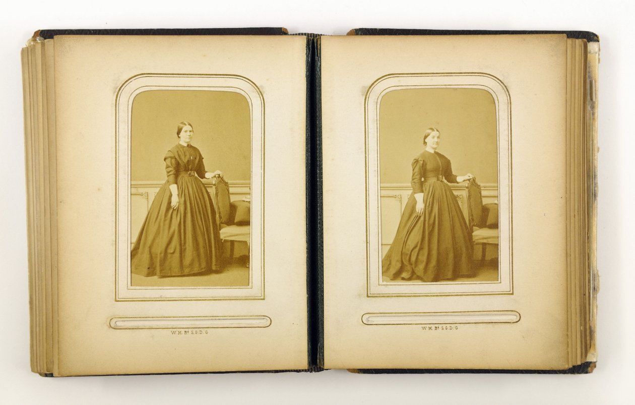 Album fotograficzny zawierający 31 carte de visite, 1867 autorstwa English Photographer