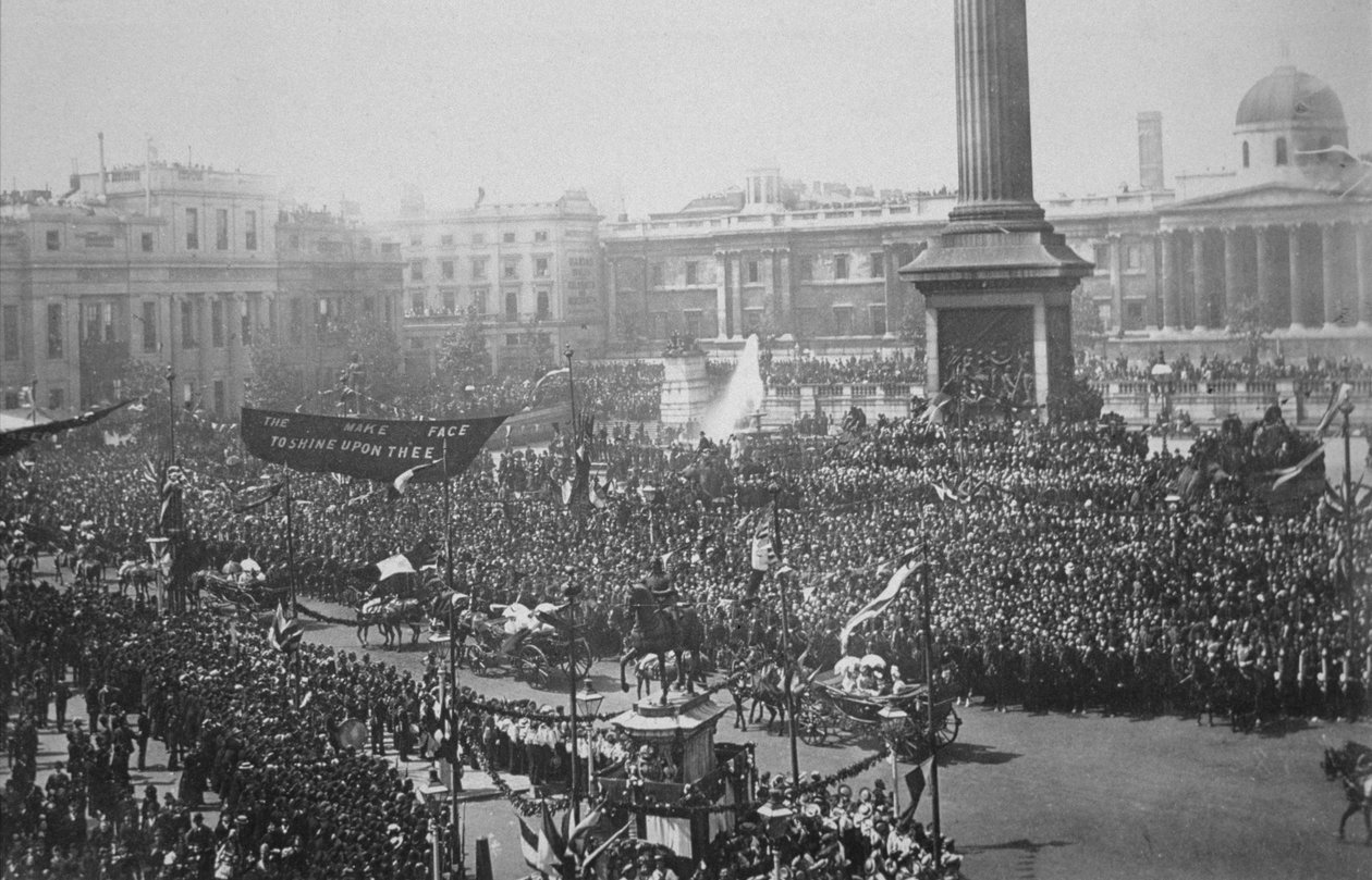 Królowa Wiktoria (1819-1901) przepędzona przez Trafalgar Square podczas obchodów Złotego Jubileuszu, 1887 r. autorstwa English Photographer