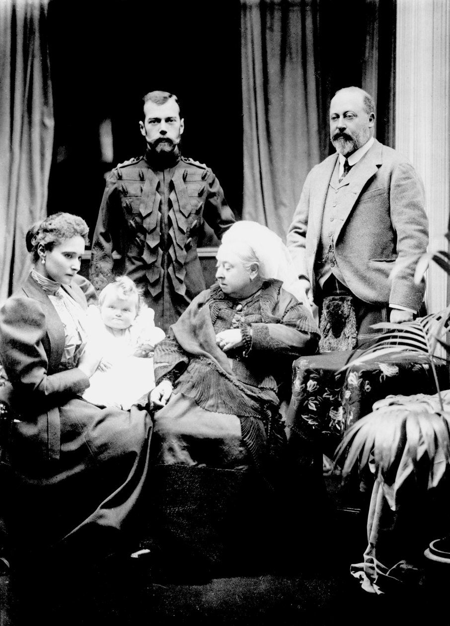 Królowa Wiktoria, car Mikołaj II, caryca Aleksandra Fiodorowna, jej córka Olga Nikołajewna i Albert, książę Walii sfotografowany w Balmoral, 1896 autorstwa English Photographer
