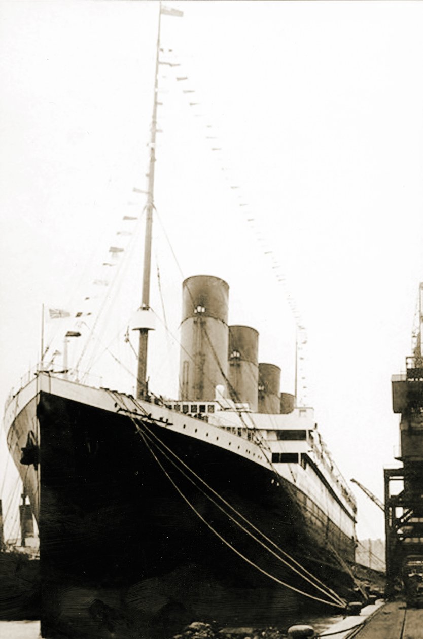 RMS Titanic odlatujący z Southampton w swój dziewiczy rejs, 5 kwietnia 1912 r autorstwa English Photographer