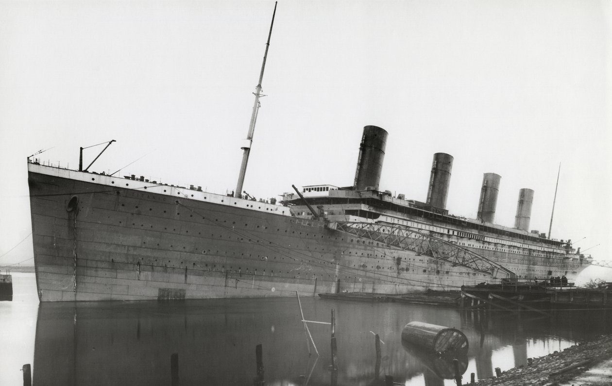 RMS Titanic podczas wyposażania, 1 stycznia 1912 r. autorstwa English Photographer