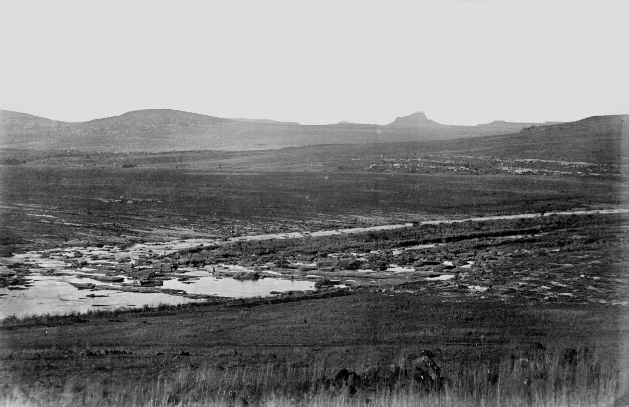 Rorkes Drift z Isandlwaną w oddali, 1879 autorstwa English Photographer