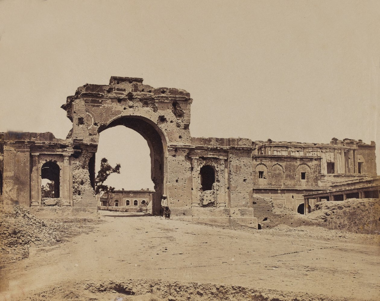Zrujnowana brama, ok. 1858 (zdjęcie w sepii) autorstwa English Photographer