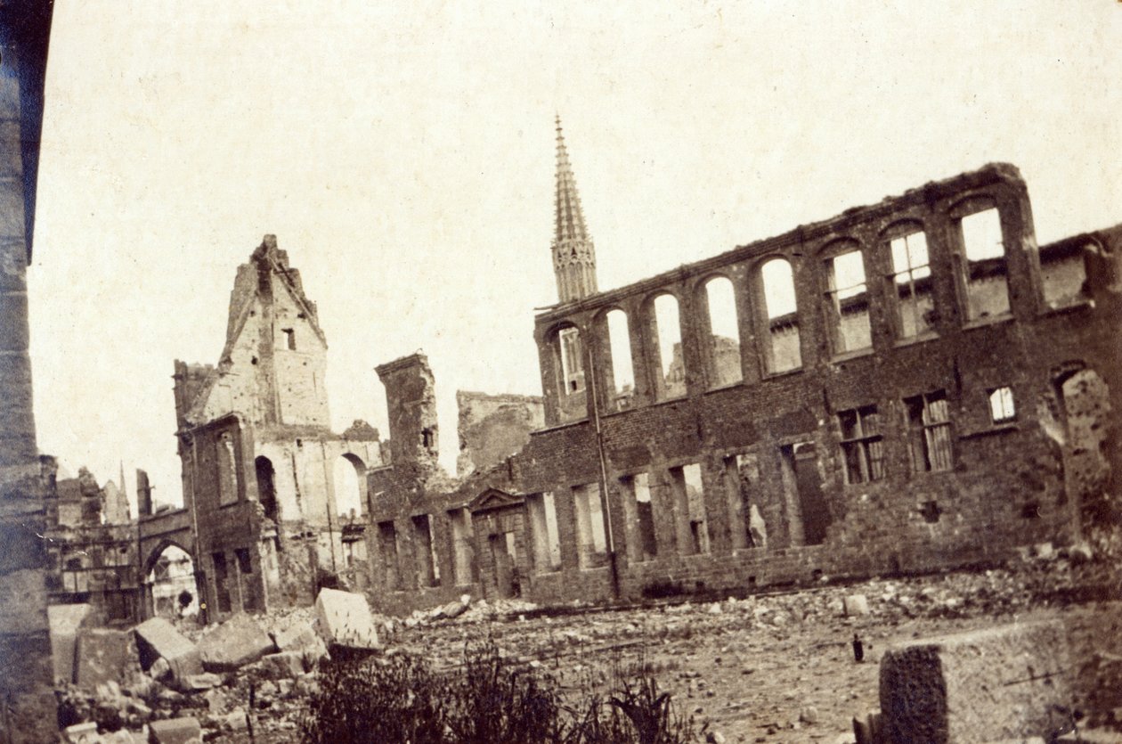 Ruiny w pobliżu prochowni, Ypres, czerwiec 1915 autorstwa English Photographer