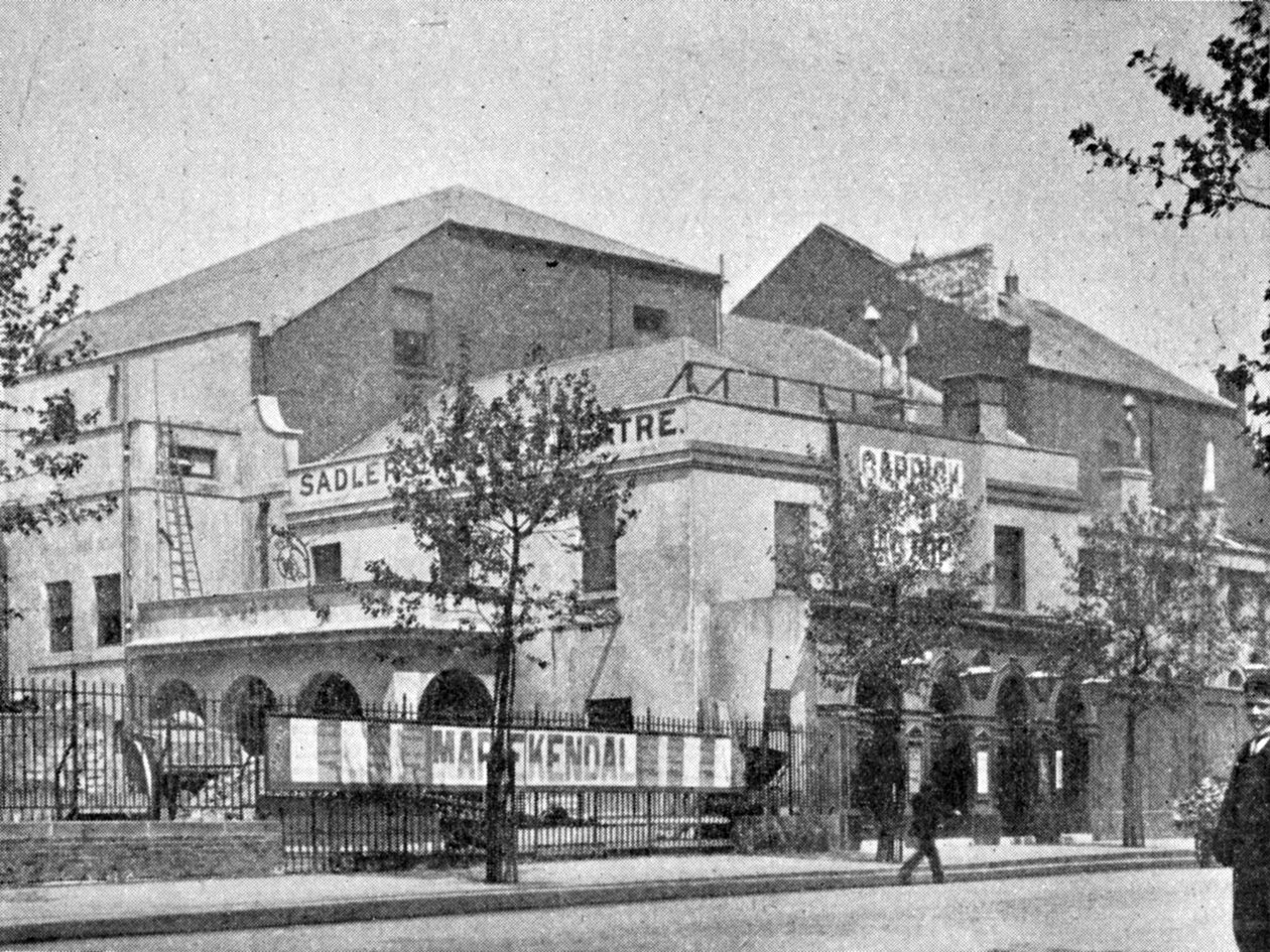 Teatr Sadlers Wells, ilustracja z filmu Król, 1 czerwca 1901 autorstwa English Photographer