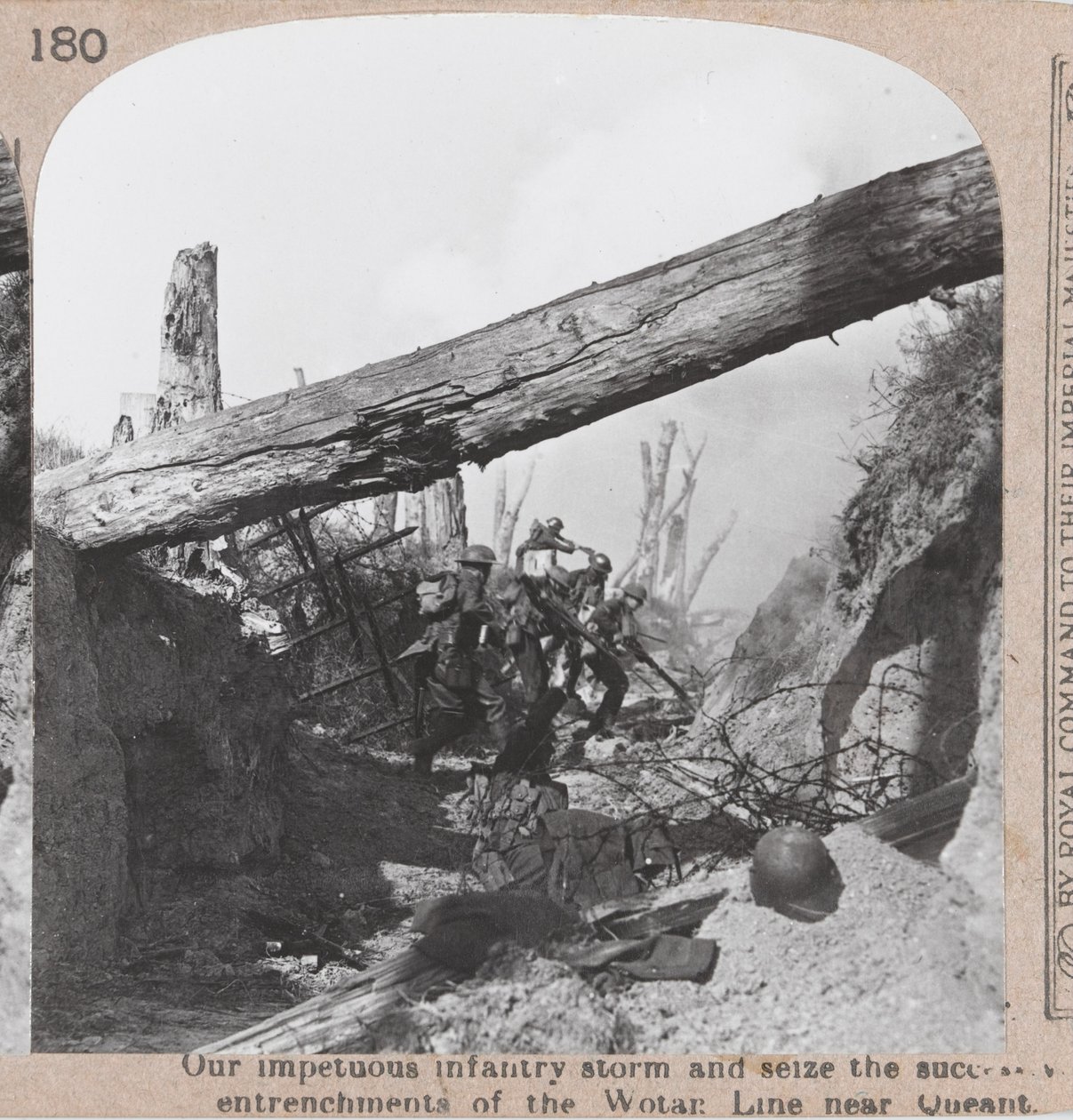 Zdobycie niemieckich okopów podczas ofensywy w Amiens, 1918 autorstwa English Photographer