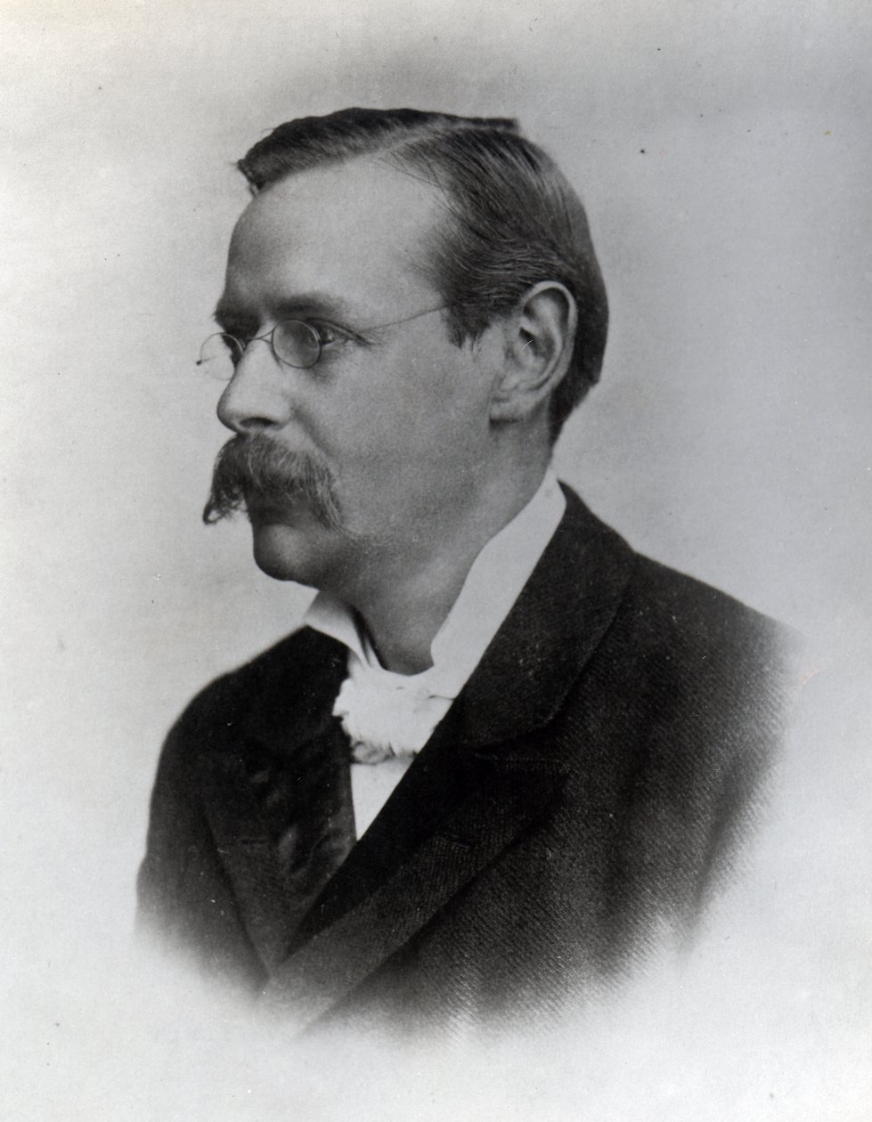 Sir Edmund William Gosse, 1892 autorstwa English Photographer