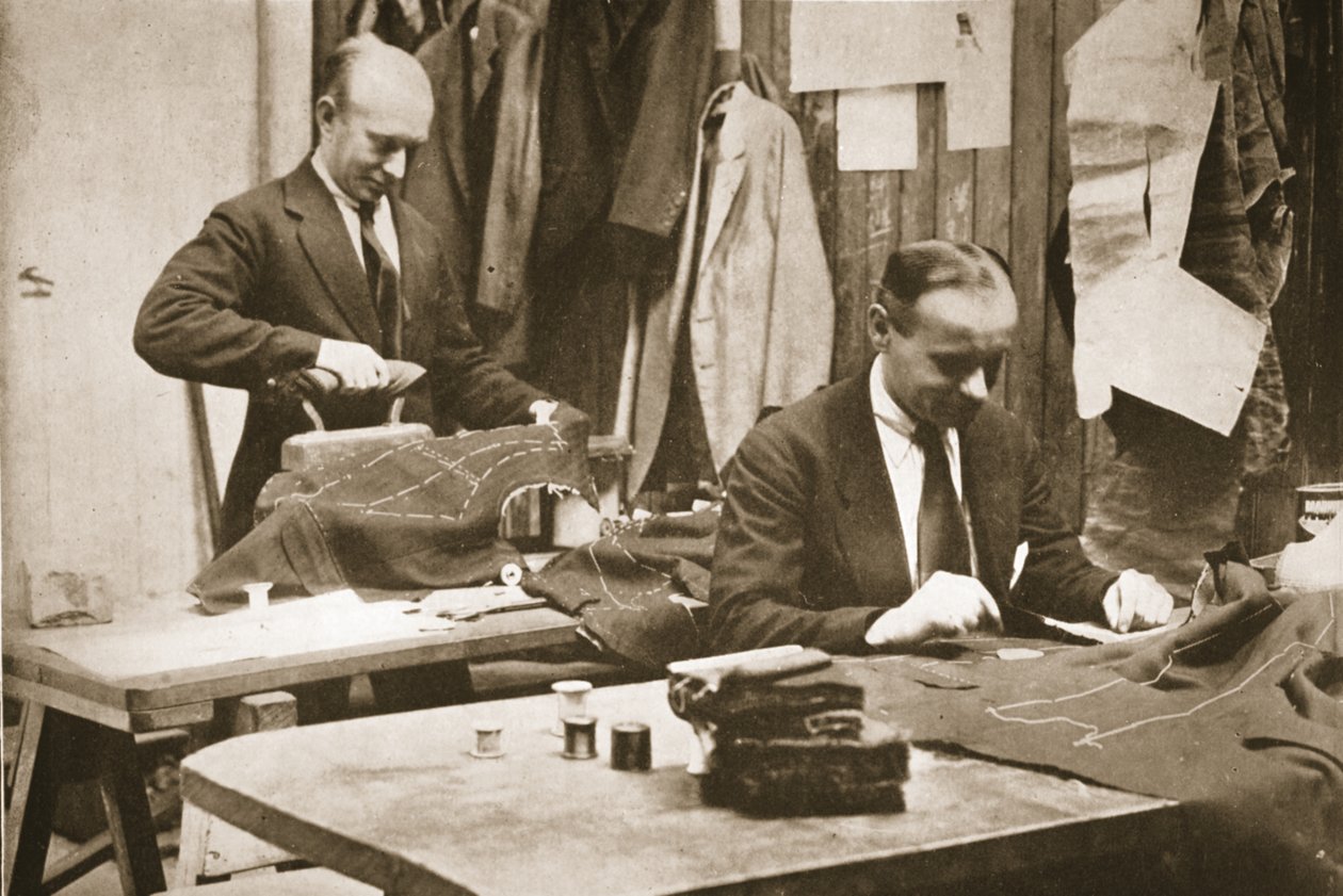 Some New Clothes on Order, Lofthouse Park, ilustracja z German Prisoners in Great Britain (fotograwiura) autorstwa English Photographer