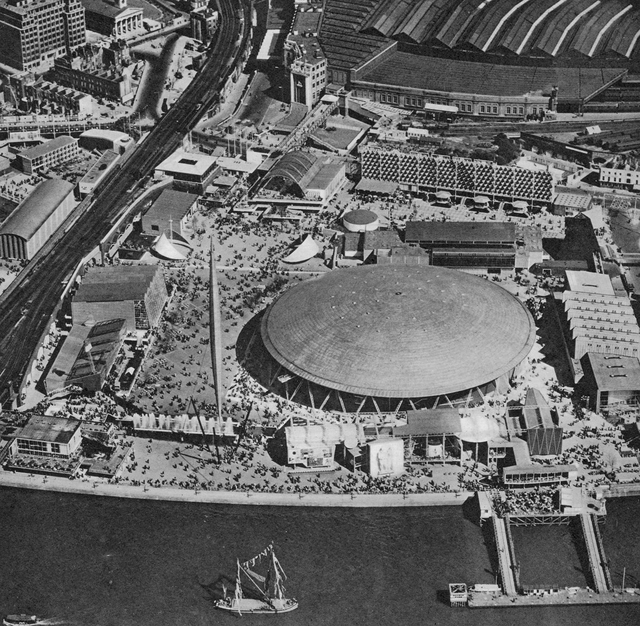 Southbank, 1951 autorstwa English Photographer