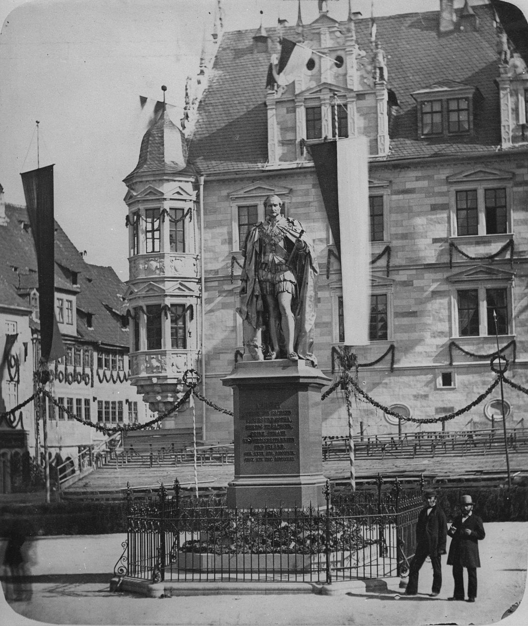 Statua księcia małżonka w Coburg autorstwa English Photographer