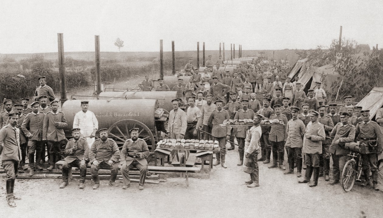 Piekarnie polowe armii niemieckiej podczas I wojny światowej, z "The Illustrated War News", 1915 r. autorstwa English Photographer