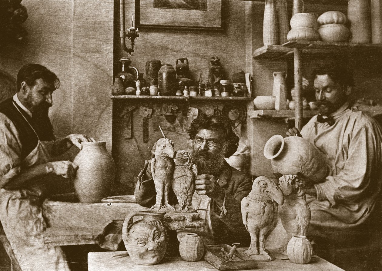 Bracia Martin w studiu w Southall Pottery autorstwa English Photographer
