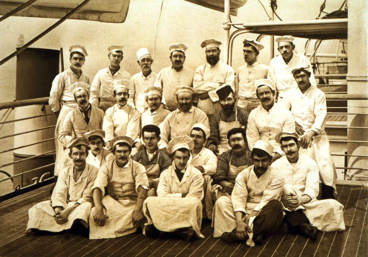 Statki gotują na pokładzie R.M.S. teutoński autorstwa English Photographer
