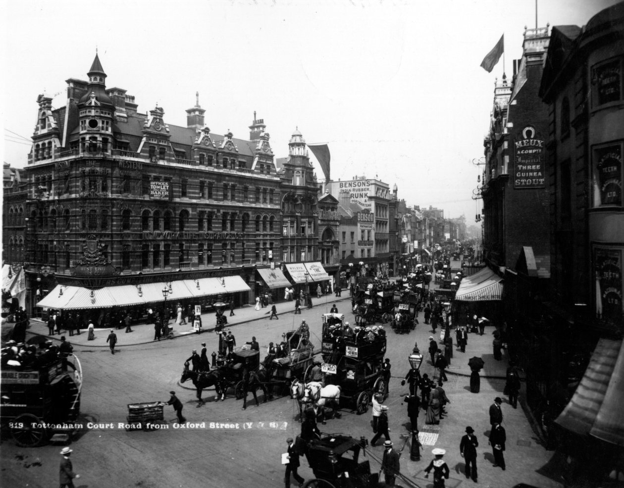 Tottenham Court Road od Oxford Street, Londyn, c.1891 autorstwa English Photographer