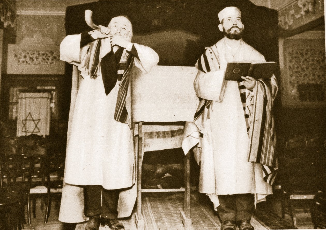 Dwóch urzędników synagogi East End (zdjęcie w sepii) autorstwa English Photographer