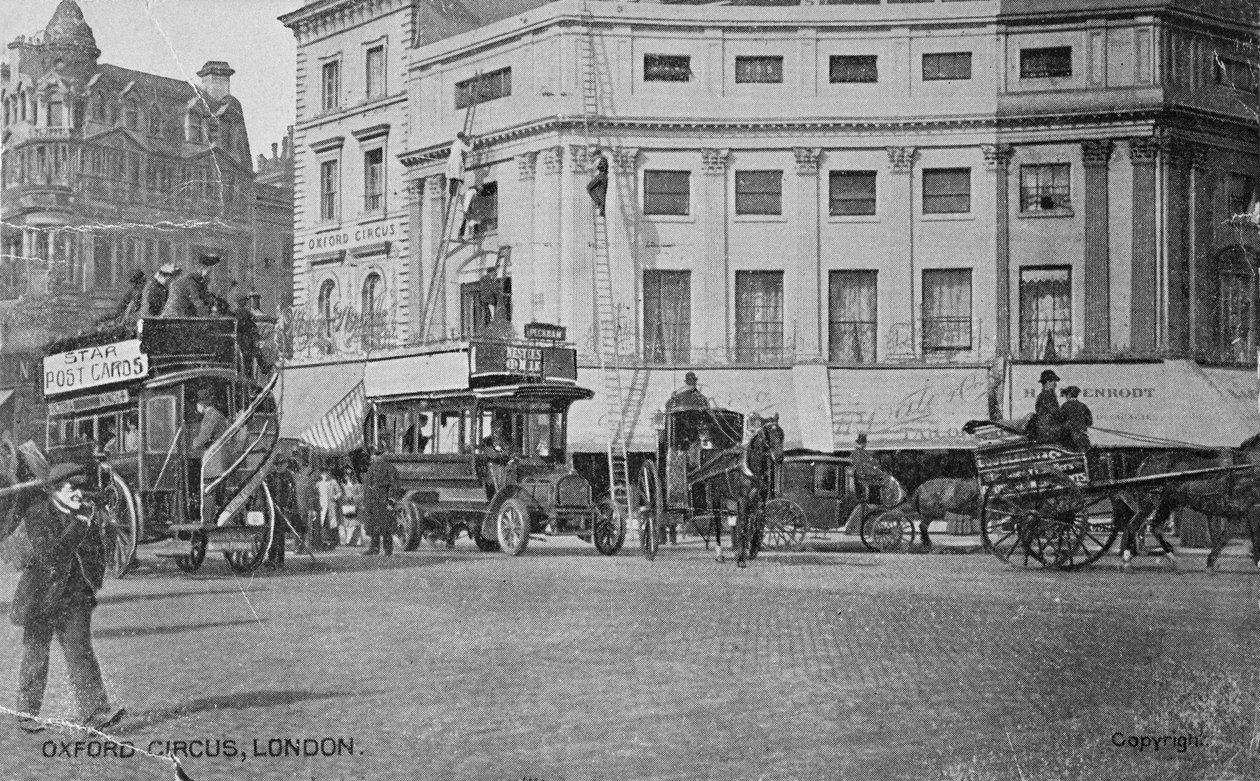 Widok na Oxford Circus, ok. 1900 autorstwa English Photographer