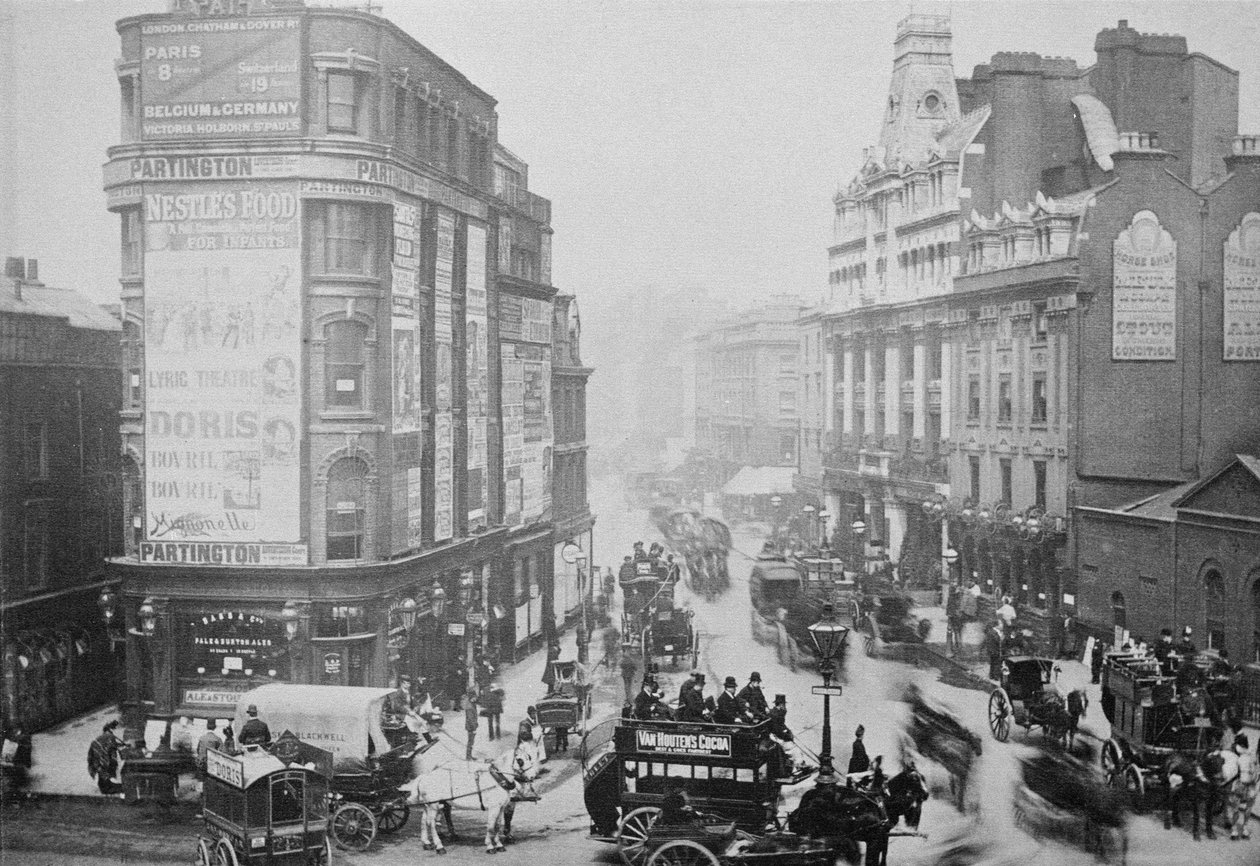 Widok na Tottenham Court Road, c.1885 autorstwa English Photographer