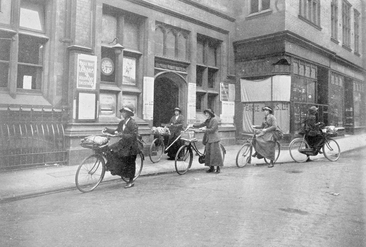 Kobiety działające jako listonosze, fotografie Biura Wojennego, 1916 autorstwa English Photographer