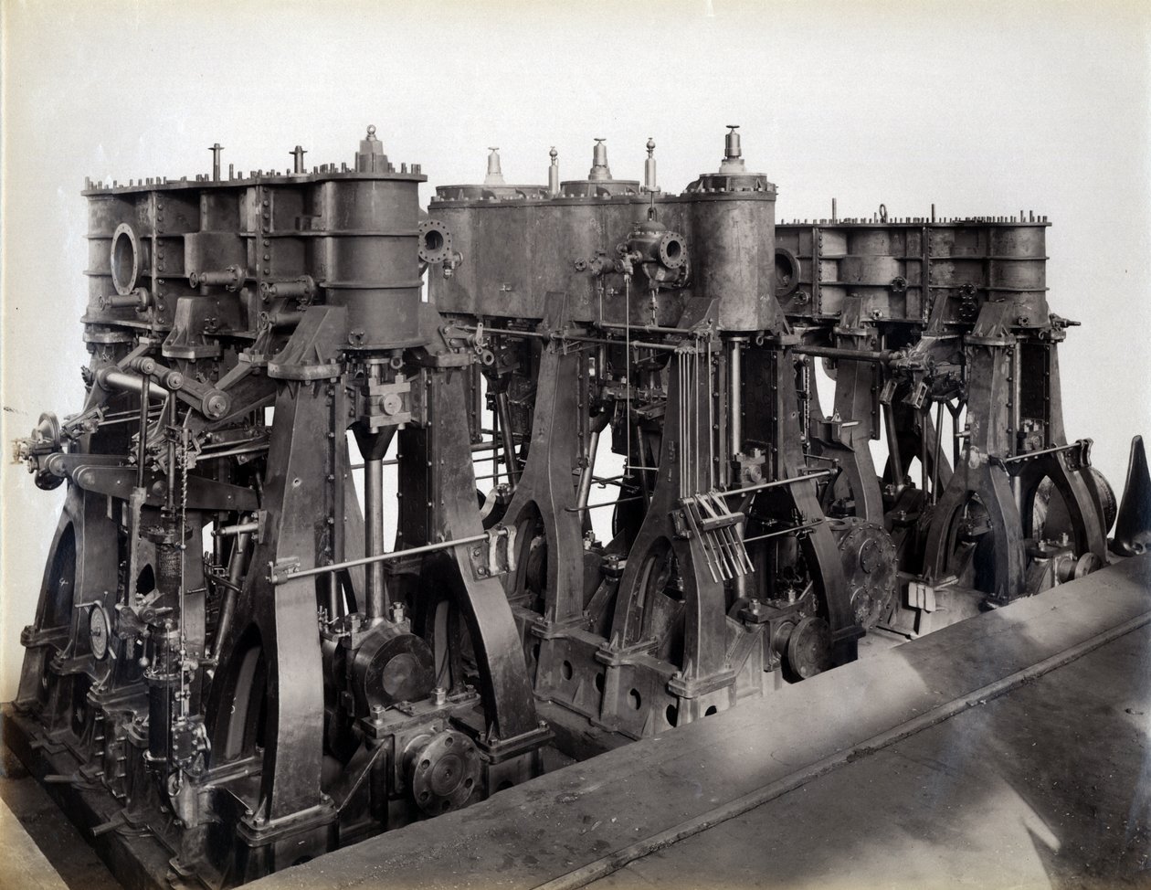 Nr stoczni 647, Bajkał. Pokazuje główne silniki parowca promowego do łamania lodu, Bajkał, 1896 r autorstwa English Photographer
