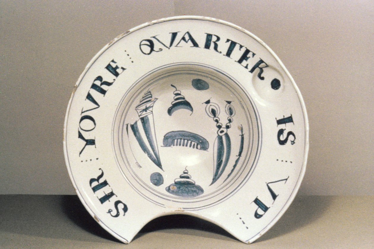 Barbers bowl z napisem Sir your quarter is up (ceramiczny) autorstwa English School