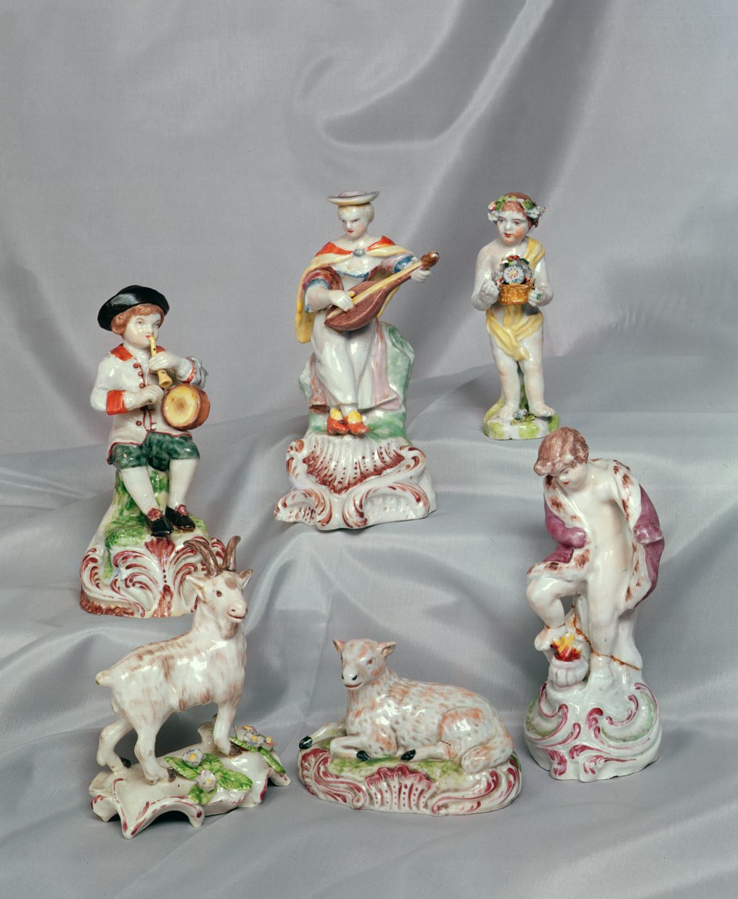 Chłopiec grający na fajce i taborze, dziewczynka grająca na lutni, Kupidyn trzymający koszyk, koza, owca i figura zimy (ceramiczna) autorstwa English School