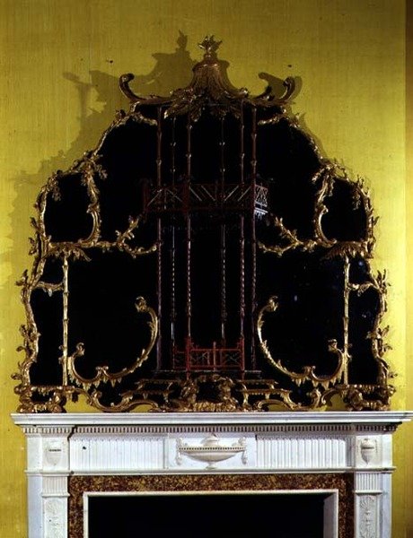 Lustro nakrywające George II chinoiserie, ok. 1750 (pozłacane) autorstwa English School