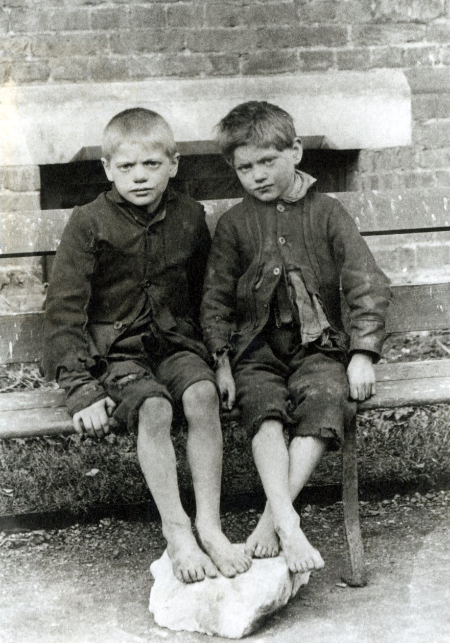 Londyńskie slumsy, chłopcy autorstwa English School