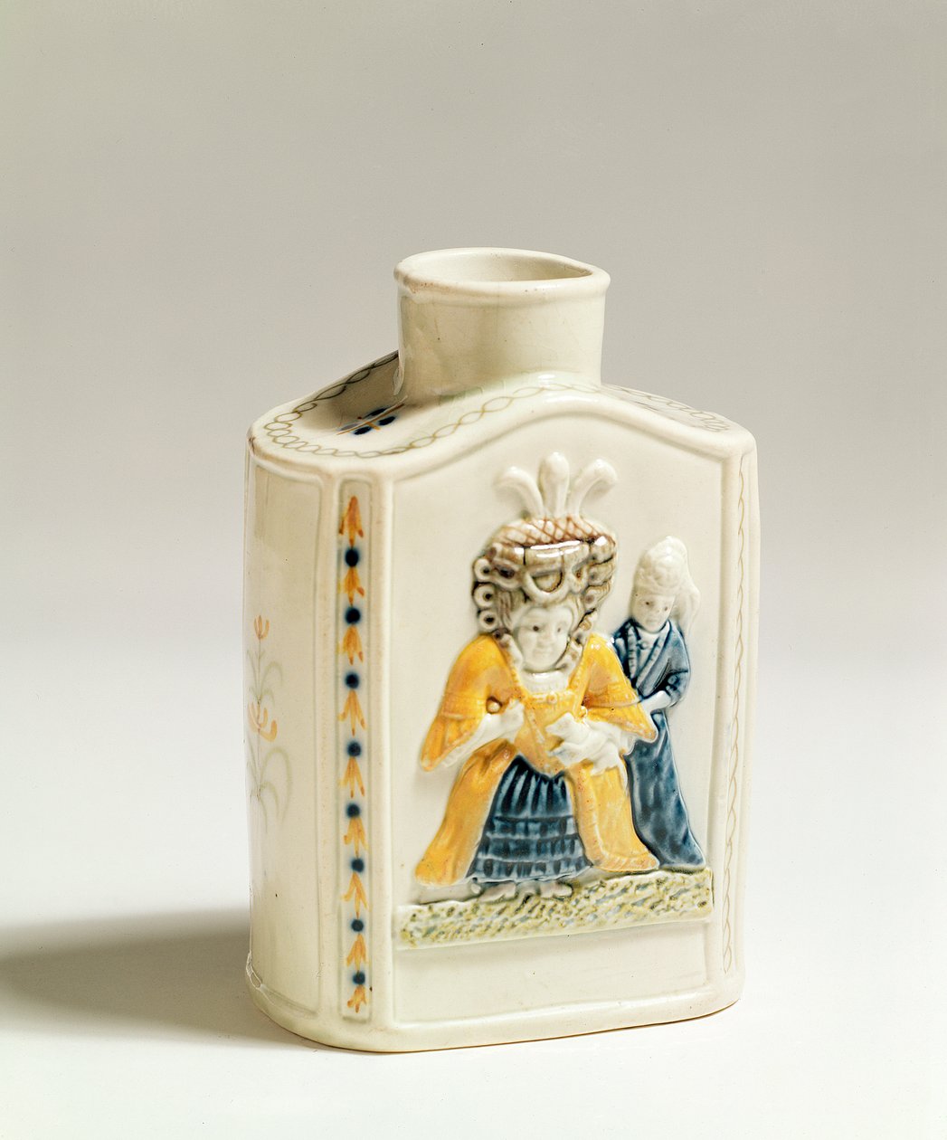 Pudełko na herbatę Prattware, ozdobione karykaturami mody damskiej, ok. 1790-1800 (ceramika) autorstwa English School