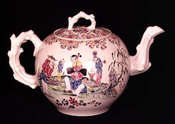 Staffordshire garnek do ponczu, ok. 1755 (kamionka glazurowana solą) autorstwa English School