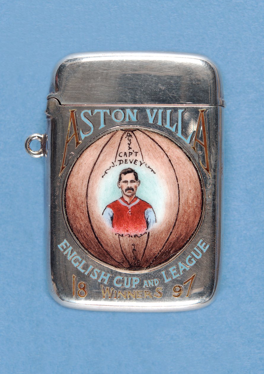 Futerał Vesta ozdobiony napisem "Aston Villa English Cup and League Winners", 1897 (metal i emalia) autorstwa English School