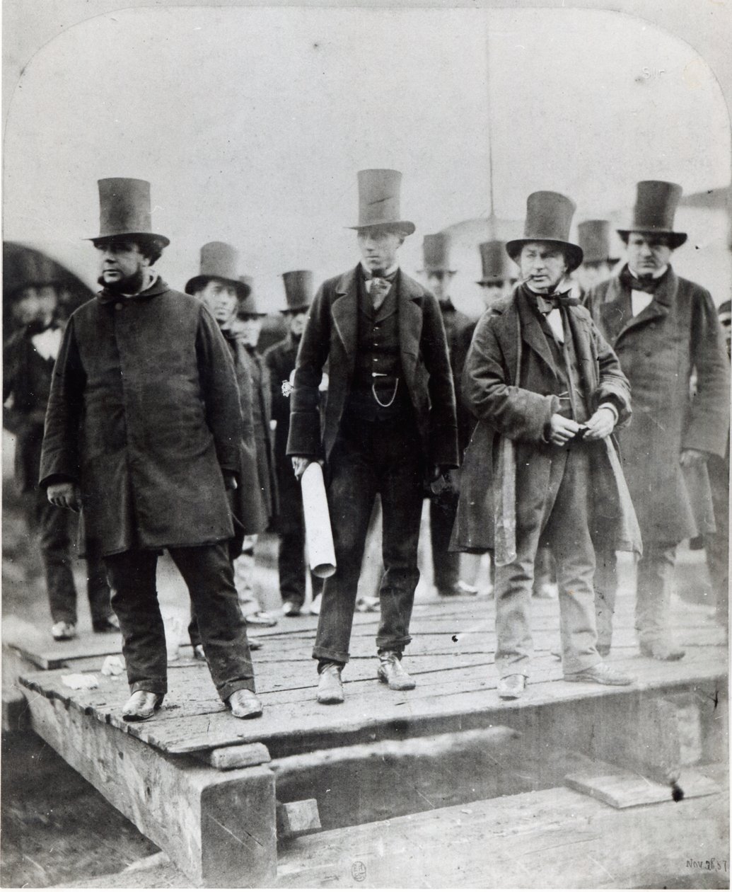 (od lewej) John Scott Russell, Henry Wakefield, Isambard Kingdom Brunel i Lord Derby podczas uruchomienia SS Great Eastern autorstwa English Photographer