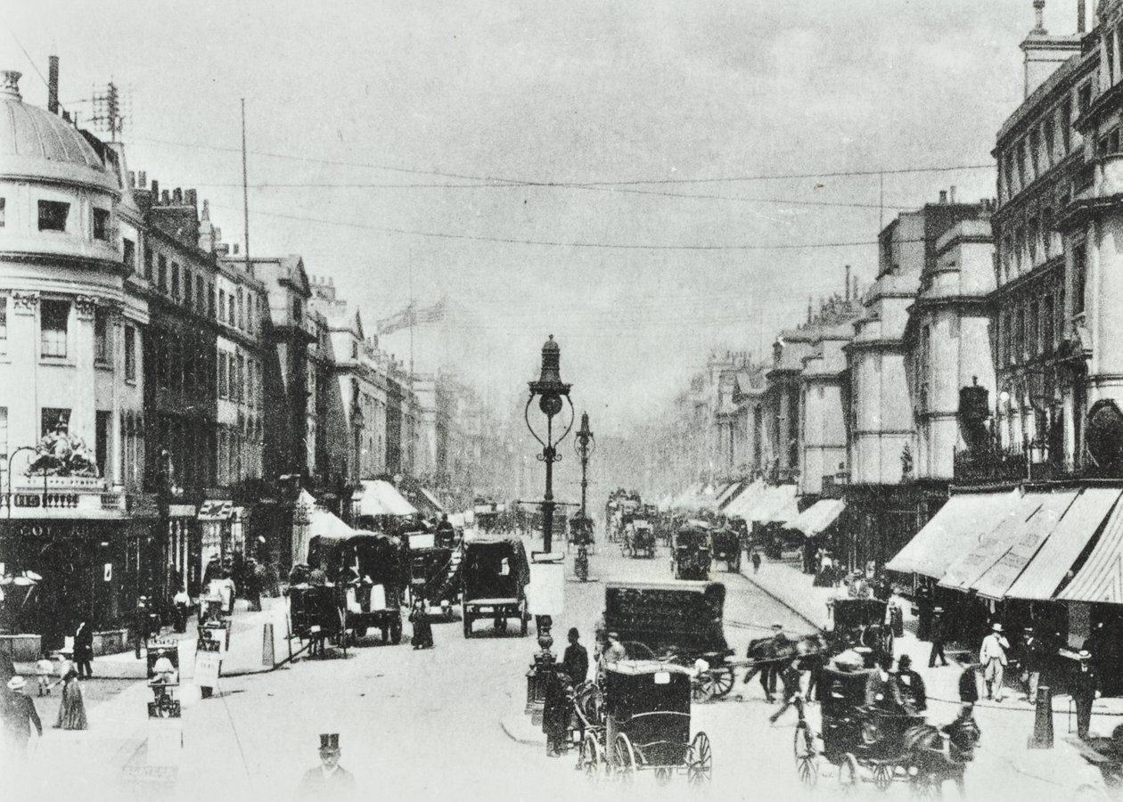 252-260 Regent Street, Westminster LB: patrząc na północ do Oxford Circus, 1890 autorstwa English Photographer