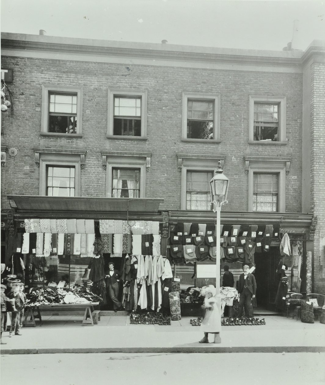 7-8 Gainsborough Road: elewacje frontowe, Londyn, 1899 autorstwa English Photographer