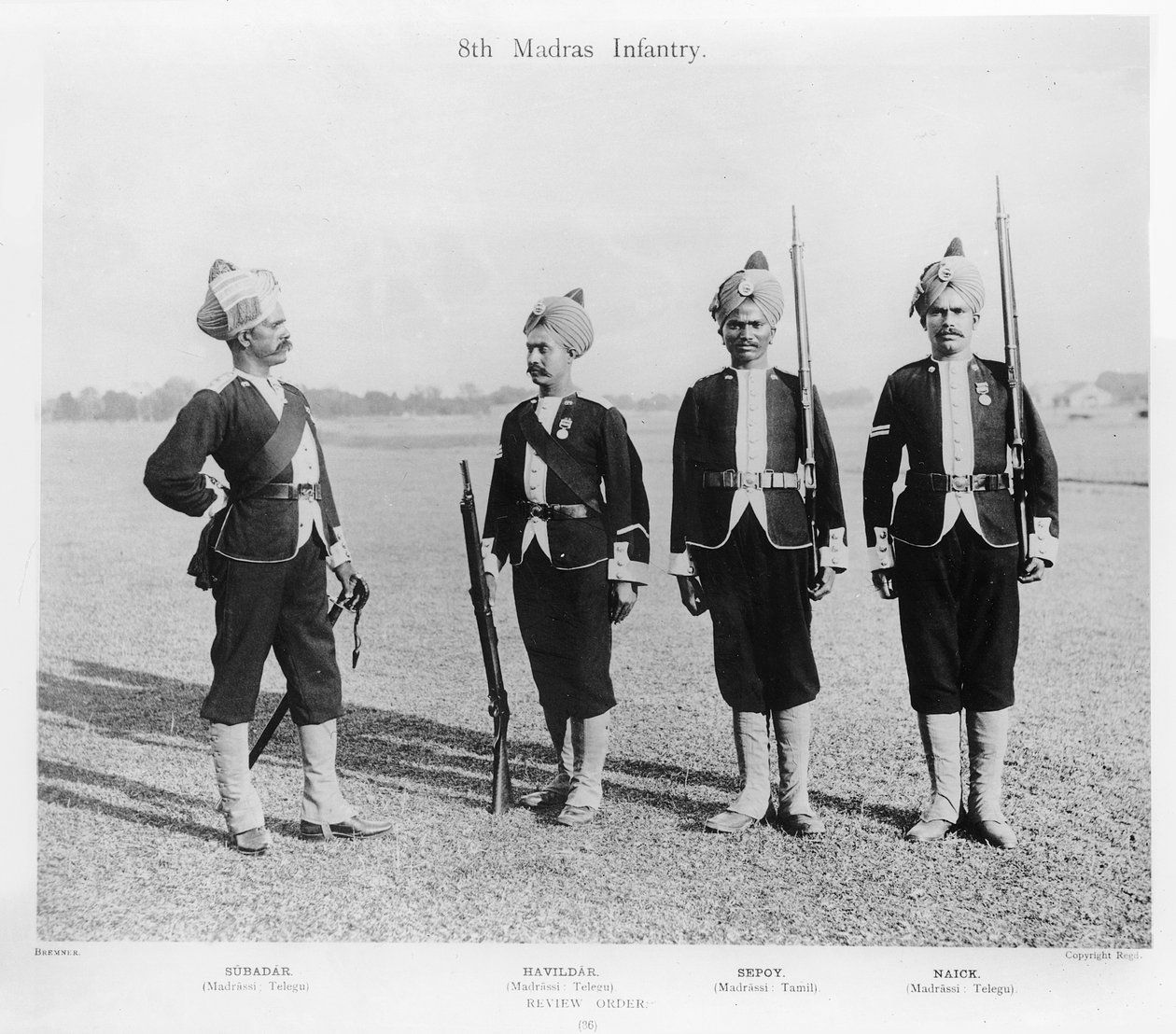 8. piechota Madras, ok. 1897 (zdjęcie czarno-białe) autorstwa English Photographer