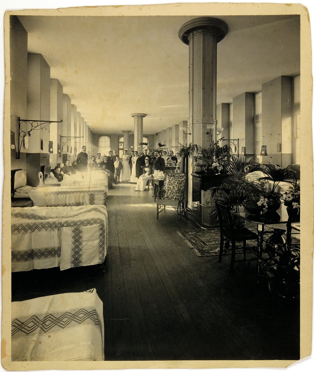 Oddział dziecięcy w szpitalu św. Tomasza w Londynie, ok. 1900 r. autorstwa English Photographer