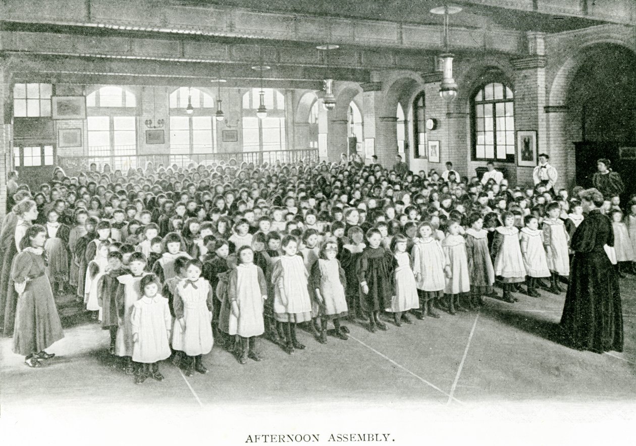 Zgromadzenie popołudniowe, ok. 1900 (zdjęcie czarno-białe) autorstwa English Photographer