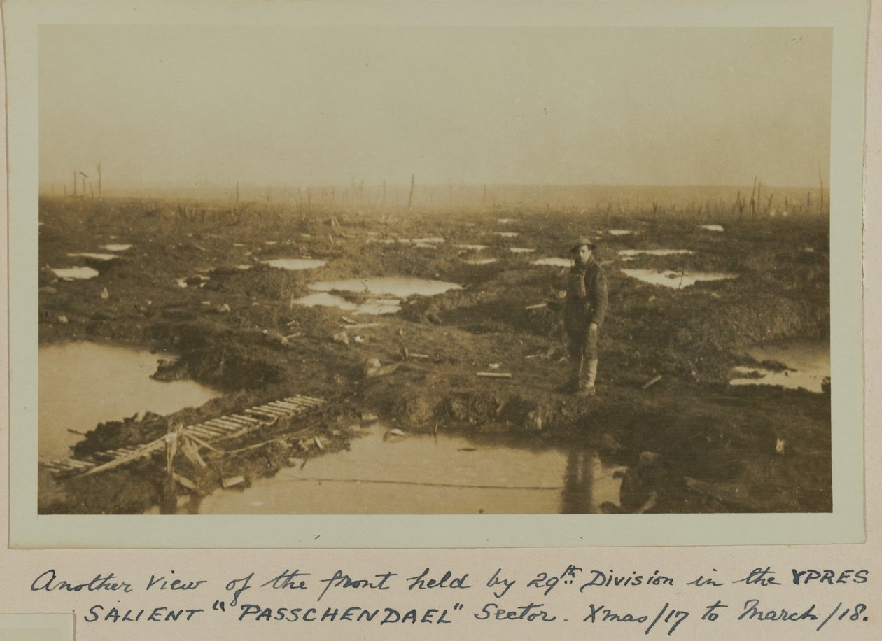 Kolejny widok frontu posiadał 29. pułk. Oddział w Sektorze YPRES SALIENT „PASSCHENDAELE”. Boże Narodzenie 17 do 18 marca autorstwa English Photographer