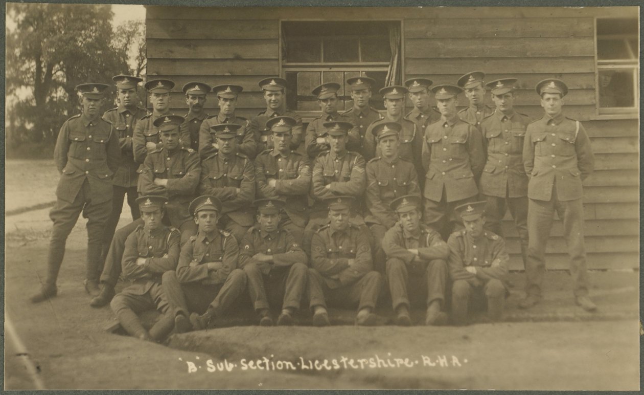 Podsekcja B, Leicestershire Royal Horse Artillery, na obozie szkoleniowym w Diss, 1914-18 autorstwa English Photographer