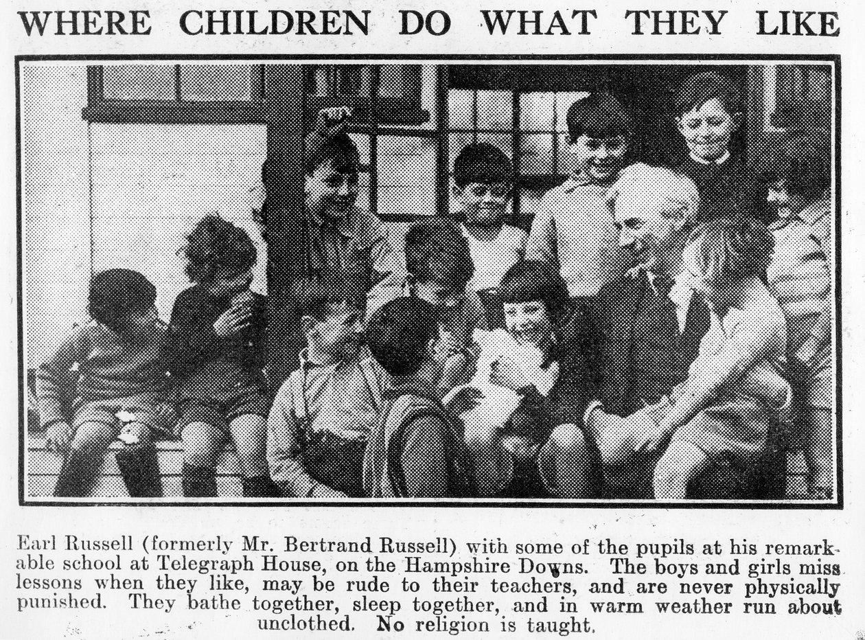 Bertrand Russell z uczniami w jego Beacon Hill School, 1931 autorstwa English Photographer